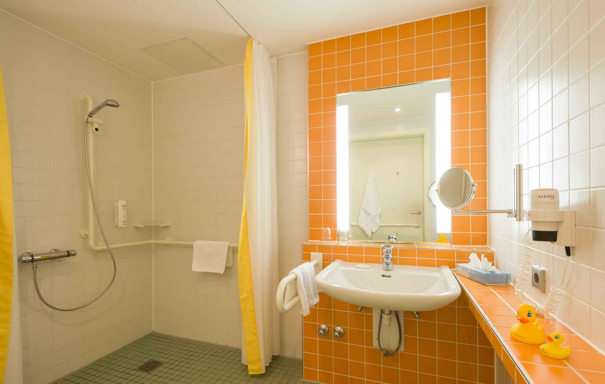 Deutschland, DEU, Berlin, 07.09.2012, Haus Rheinsberg, Hotel der Fürst Donnersmarck - Stiftung [©(c)Linus Lintner Fotografie, www.linus-lintner.de, Tel. +49 30 264 15 71, mail@linus-lintner.de; Veroeffentlichung nur gegen Honorar, Urhebervermerk und Beleg / permission required for reproduction, mention of copyright, complimentary copy; Bankverbindung / bank account and sorting code: Commerzbank AG Berlin, Kto 35 85 08 600, BLZ 100 800 00; IBAN: DE 16 100 800 00 035 85 08 600, BIC: DRES DE FF, U.St.ID / V.A.T.: DE 155 512 142]