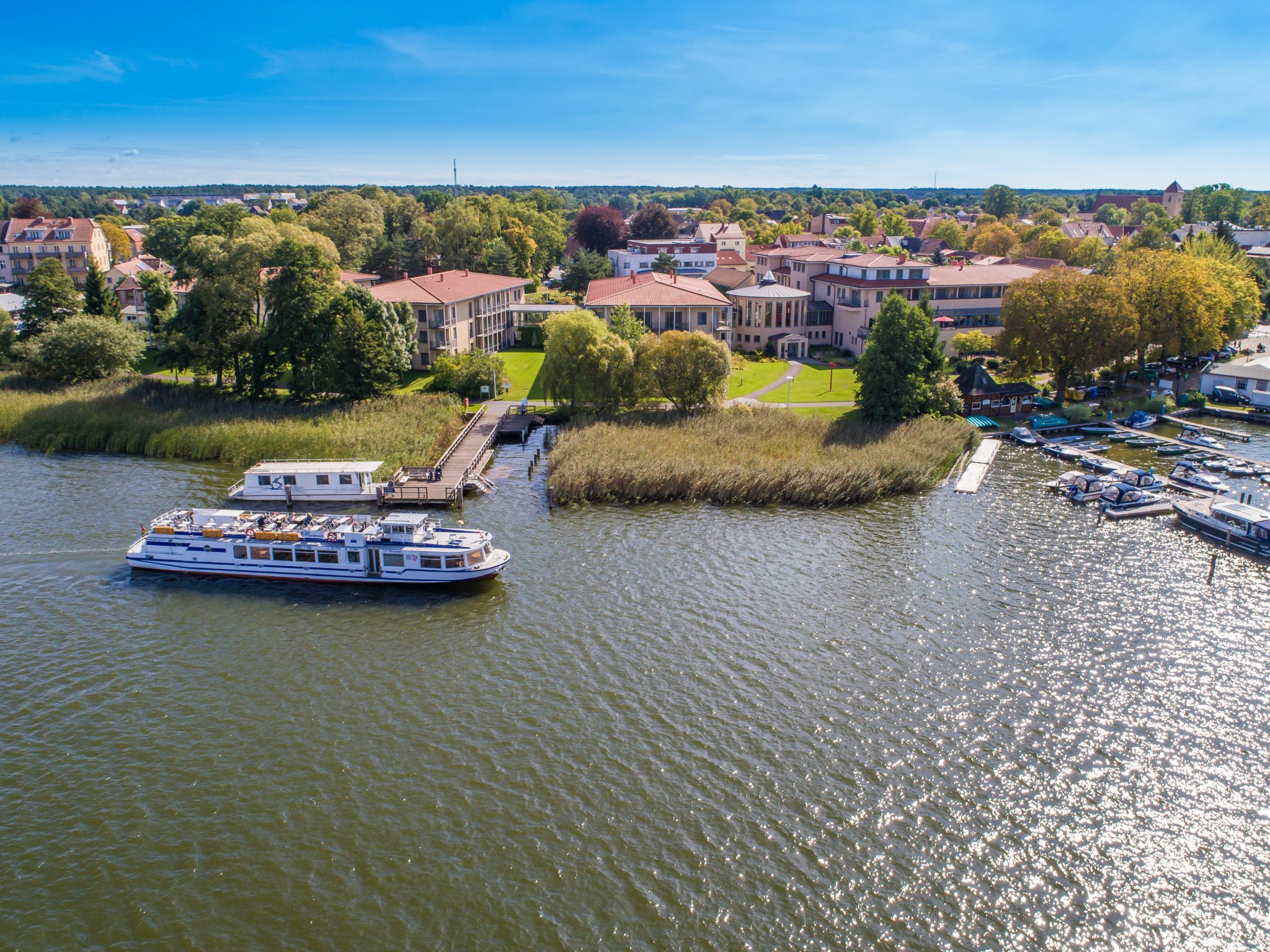 Hotelanlage_See_Schiff_qf